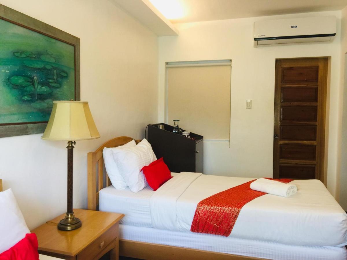 The Carmelence Lodge Tagaytay City Exterior foto